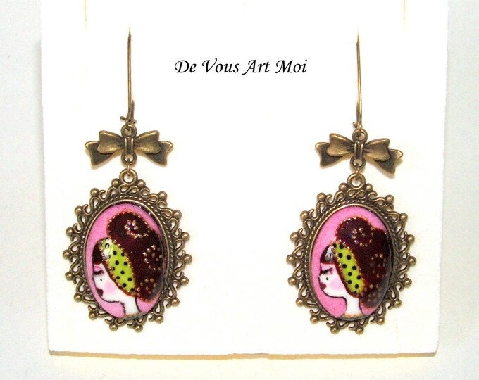 Boucles d'oreille médaillon vintage,boucle d'oreille cabochon céramique,artisanl peint main