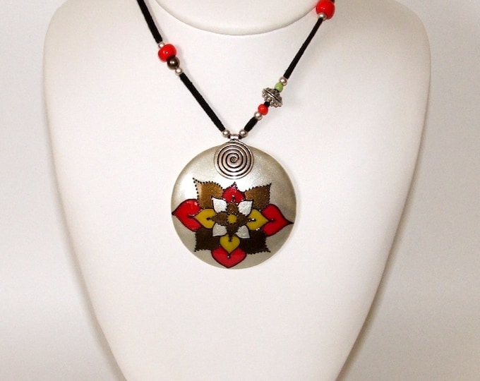 Collier pendentif rond,collier femme peint,fait main,bijou coloré ajustable,collier rouge femme,collier femme artisanal