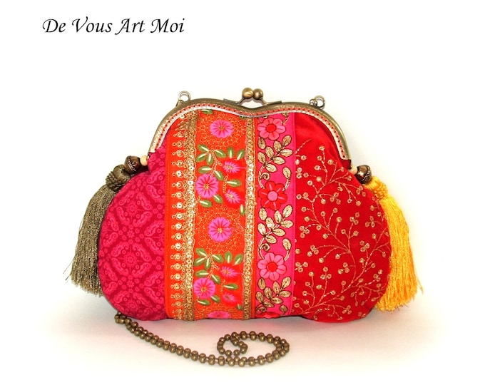 Sac bohème gipsy pompons,sac besace boho coloré,sac velours broderie,fermoir métallique,fait main