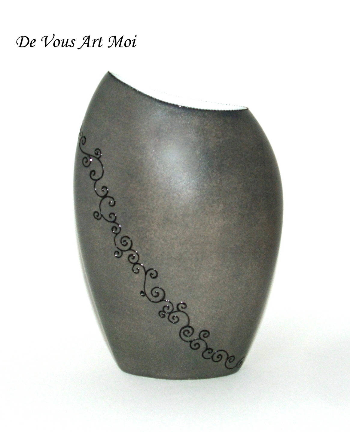 Modern gray, black and white porcelain vase decorated by hand flower