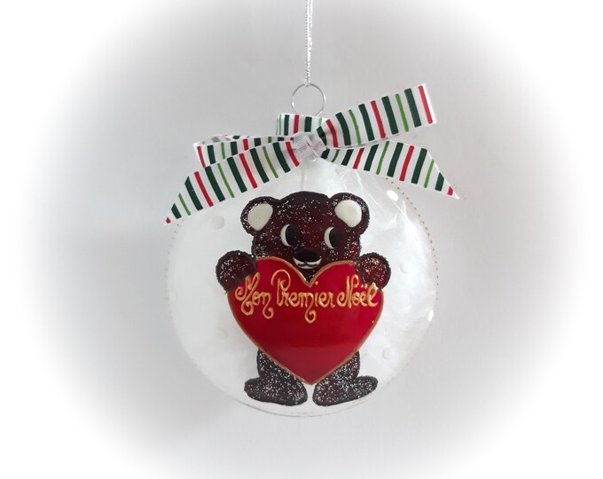 Boule mon premier Noël bébé personnalisé verre illustré ourson nounours de Noël peinte main artisanal