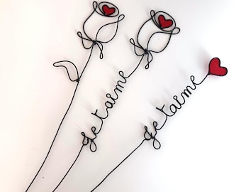 Rosa di filo personalizzata fatta a mano con cuore di tessuto rosso, fiore con nome personalizzato in filo, pronto da regalare