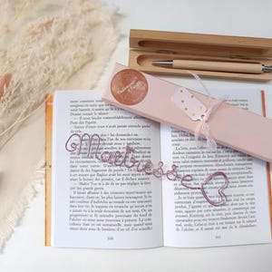 Customizable wire bookmark with name, "first name with heart", book accessory, planner, mini heart paperclip