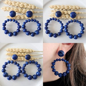 Navy blue marbled resin pearl hoop earrings - vintage style