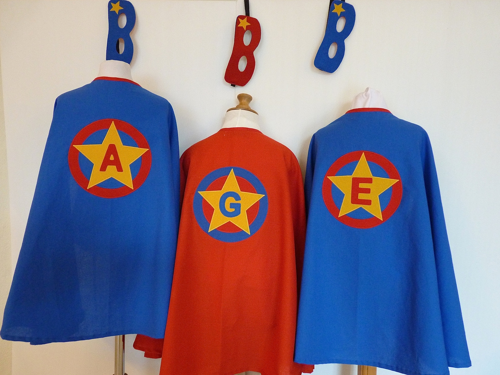 Déguisement super héros personnalisé cape rouge PERSONNALISEE - Etsy France
