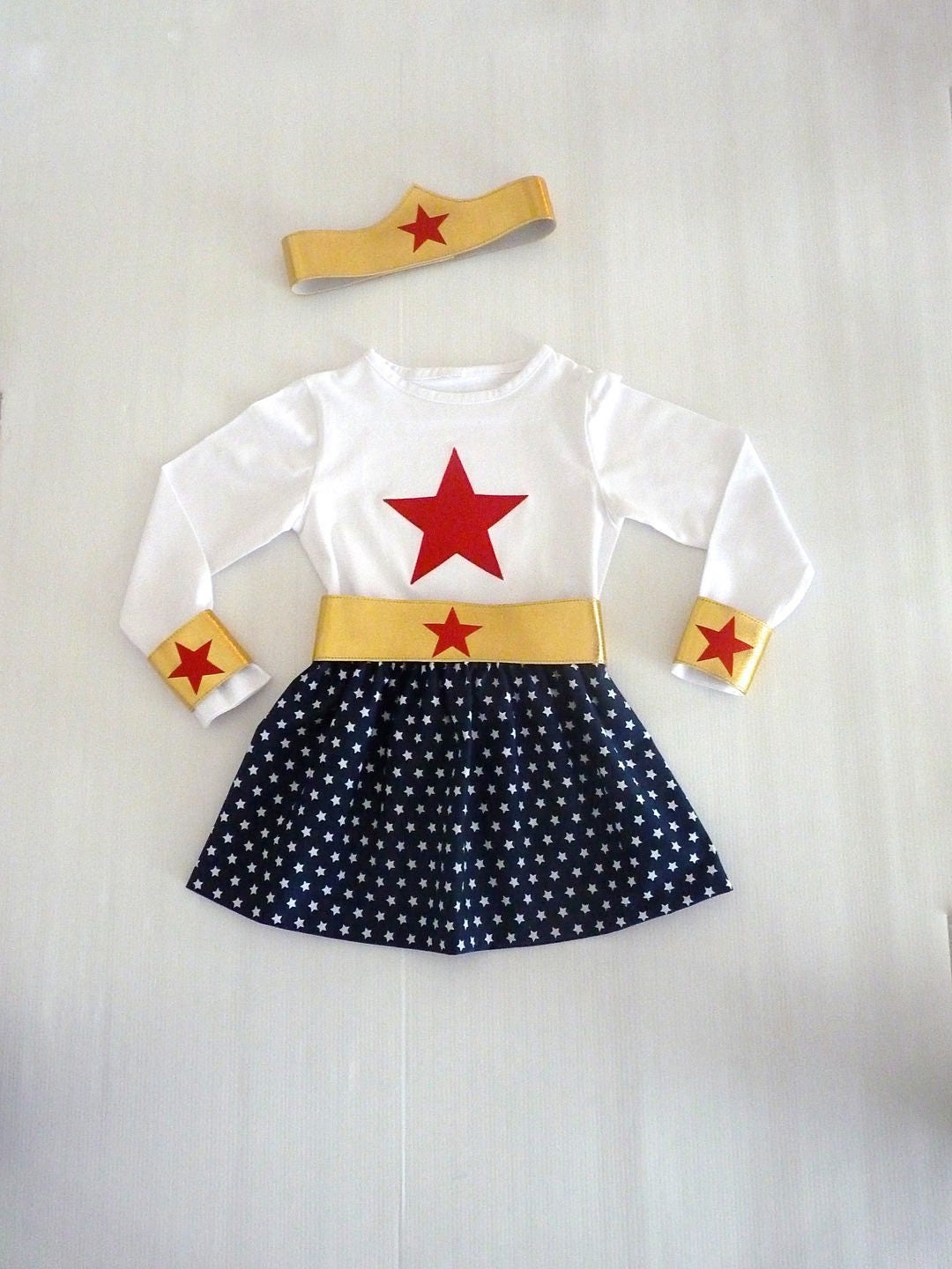 Costume da bambina Supergirl, set da supereroina, gonna e maglietta da  supereroina con stella d'oro -  Italia