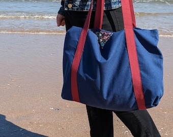 Grand cabas en toile et liberty, sac fourre-tout bleu et bordeaux,  sac de plage