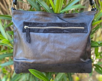 Sac bandoulière cuir stretch noir + daim fantaisie