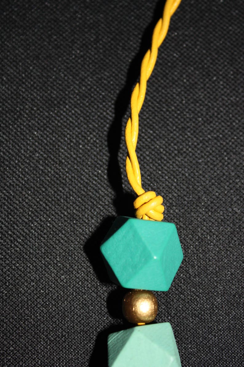 Necklace green and gold wooden necklace image 3