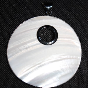White mother-of-pearl pendant
