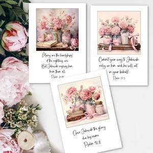 Flores vintage rosa em potes com estampas de escrituras