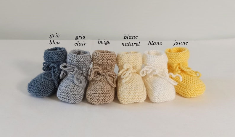 Chaussons bébé tricotés main, laine bébé, taille naissance à 3 mois, blanc, beige, jaune, orange, rose barbie, bleu clair, bleu , violet image 4