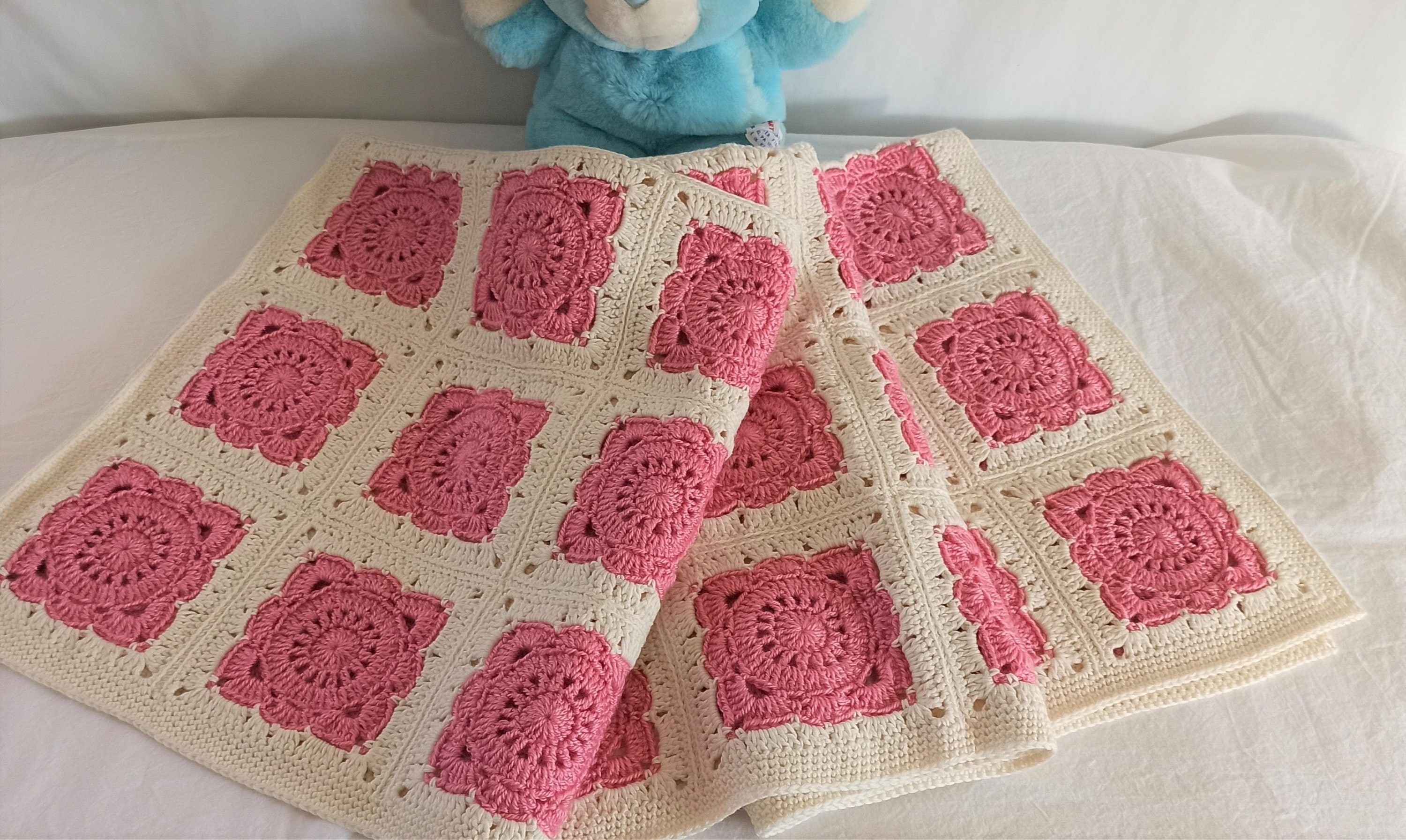 Couverture Laine Végétale Bambou et Coton Pour Bébé, Réalisée Au Crochet, Rose Écru, Fait-Main