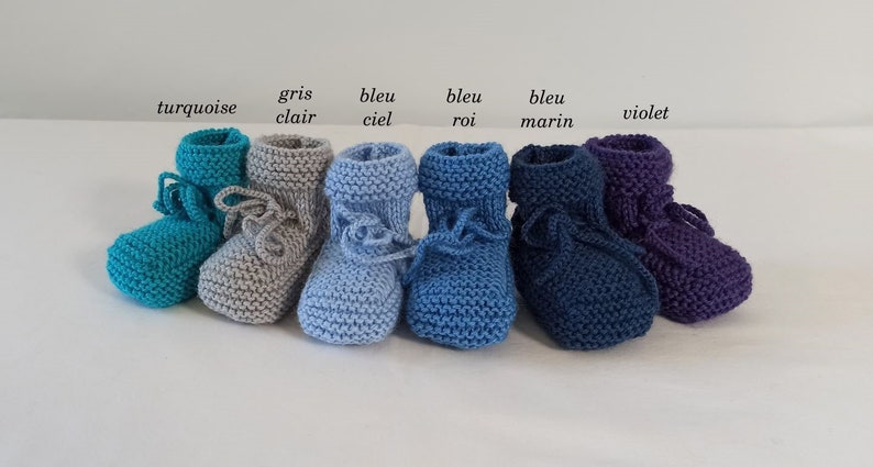 Chaussons bébé tricotés main, laine bébé, taille naissance à 3 mois, blanc, beige, jaune, orange, rose barbie, bleu clair, bleu , violet image 3