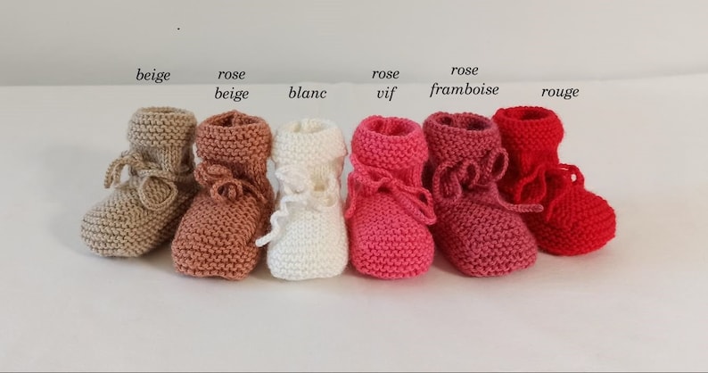 Chaussons bébé tricotés main, laine bébé, taille naissance à 3 mois, blanc, beige, jaune, orange, rose barbie, bleu clair, bleu , violet image 2