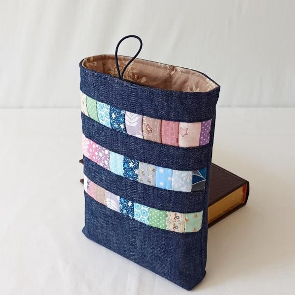 Sac pour livre, poche transport livre, protection livre, manchon pour livre, tissu jean et 3 bandes patchwork tissu coton