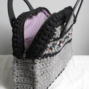 Grey crochet handbag wooden handles image 2