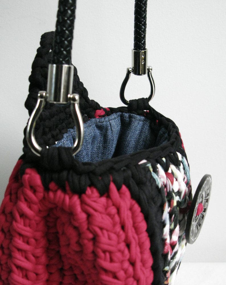 Sac bandoulière au crochet rouge et imprimé floral image 5