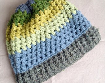 Bonnet laine au crochet vert jaune bleu