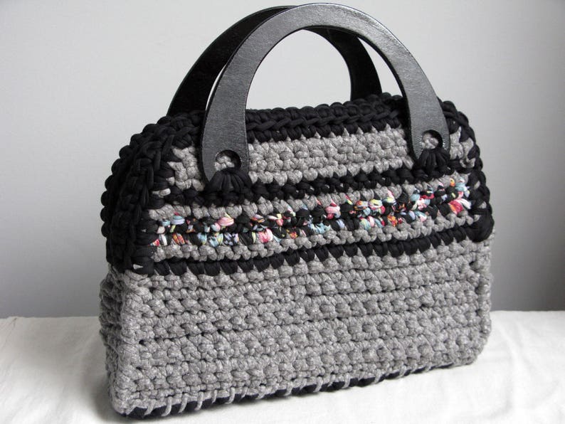 Grey crochet handbag wooden handles image 1