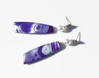 Boucles d'oreilles pâte polymère, boucles d'oreilles violette lilas nacré, facettes de Bohême, pièce unique, clous métal argenté