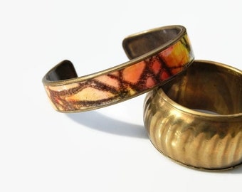 Bracelet ouvert, jaune orangé rouge brun, pâte polymère sur métal couleur bronze, effet pailleté, couleur automne, pièce unique