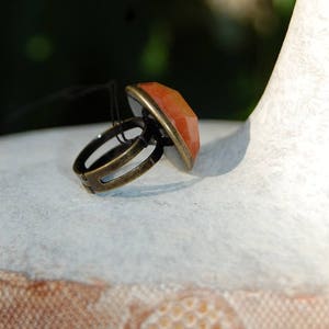 Bague ronde cabochon jade, bague ajustable orange abricot, bague pierre semi précieuse, cabochon pierre gemme, support bronze image 2