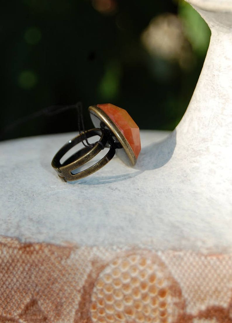 Bague ronde cabochon jade, bague ajustable orange abricot, bague pierre semi précieuse, cabochon pierre gemme, support bronze image 2