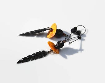 Boucles d'oreilles Halloween, boucles d'oreilles noires orange, style gothique, skull, chic, raffinées, céramique grecque, plume gunmétal