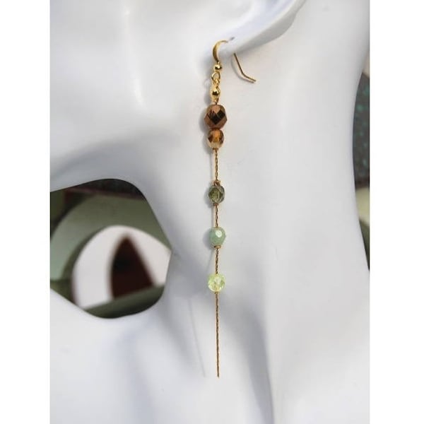 Boucles d'oreilles très longues, vert jade or bronze, fines délicates,  couleur nature, mariage, soirée, fashion, chaîne serpent métal doré