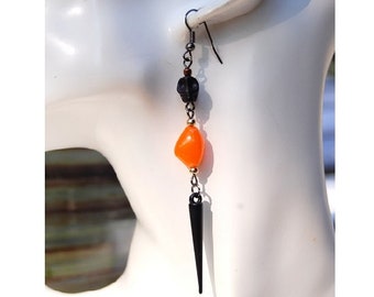 Boucles d'oreilles Halloween, longues, skull et spike noirs, perle ogive orange, style gothique, gun métal