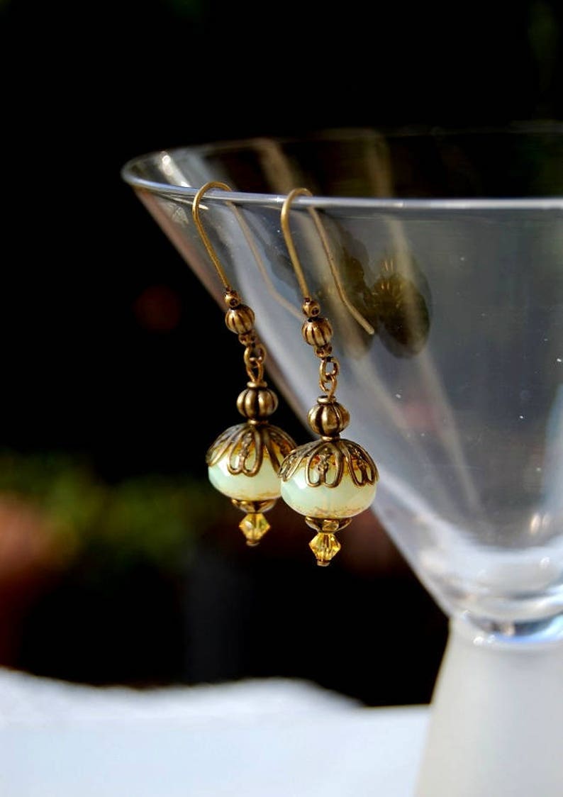 13 boucles d oreilles asymetriques verre  rouge noir 0