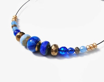 Collier court, bleu royal cobalt, bleuet bronze or, collier chic lumineux, polymère FIMO, verre tchèque