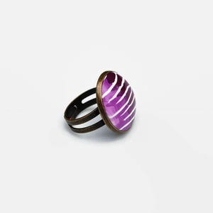 Ring cabochon, adjustable, plum purple round white cabochon handmade polymer clay, FIMO, original, graphic stripe, bronze image 2