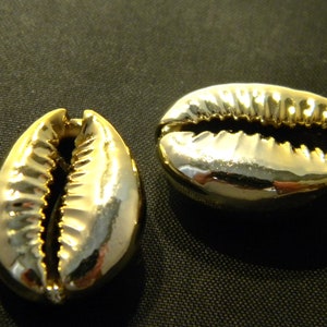 Gold cowrie shell pendant, 2 closed galvanized shell, gold metal cowrie, jewel shell, gold shell, cowrie 12 mm - Q234-2
