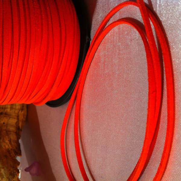 3 metre de cordon suedine - daim couleur rouge en 3mm 1.5 epais.
