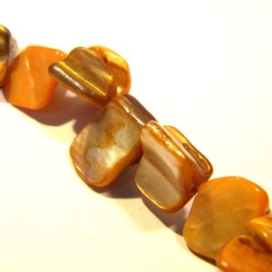 Natural shell pearl, mother-of-pearl pearl, mother-of-pearl shell pearl, shell jewelry creation, 8 m -25 shell pearls - amber orange - Q248-1