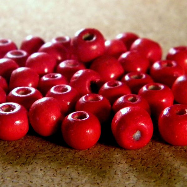 100 perles en bois peint - rouge  - en 8 mm forme baril B7