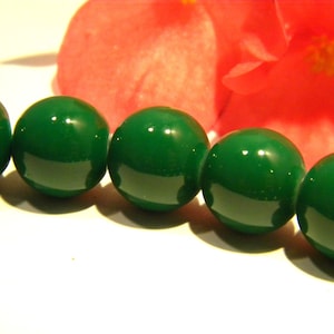 10 pearls baked glass-12 mm- quality baked glass, smooth and shiny- bright green- A181-8
