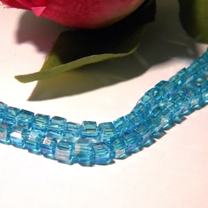 33 parel van glas - kubus 4 mm - galvanische - effect iriserende glas - plated AB-blue-H06-5