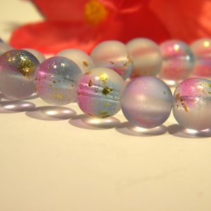 30 perle di vetro 8 mm - perla blu violino, vetro galvanizzato opaco, vetro effetto satinato, intarsio glitter oro, - Q59