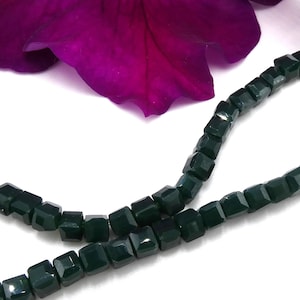 50 perle di vetro verde, perle di vetro 3 mm perline di vetro cubo, 3 x 3, - vetro stile "giada" Q284-2