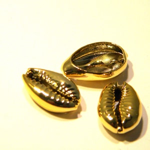 Gold cowrie shell pendant, 8 closed galvanized shell, gold metal cowrie, jewel shell, gold shell, cowrie 15mm - 1 hole - Q232