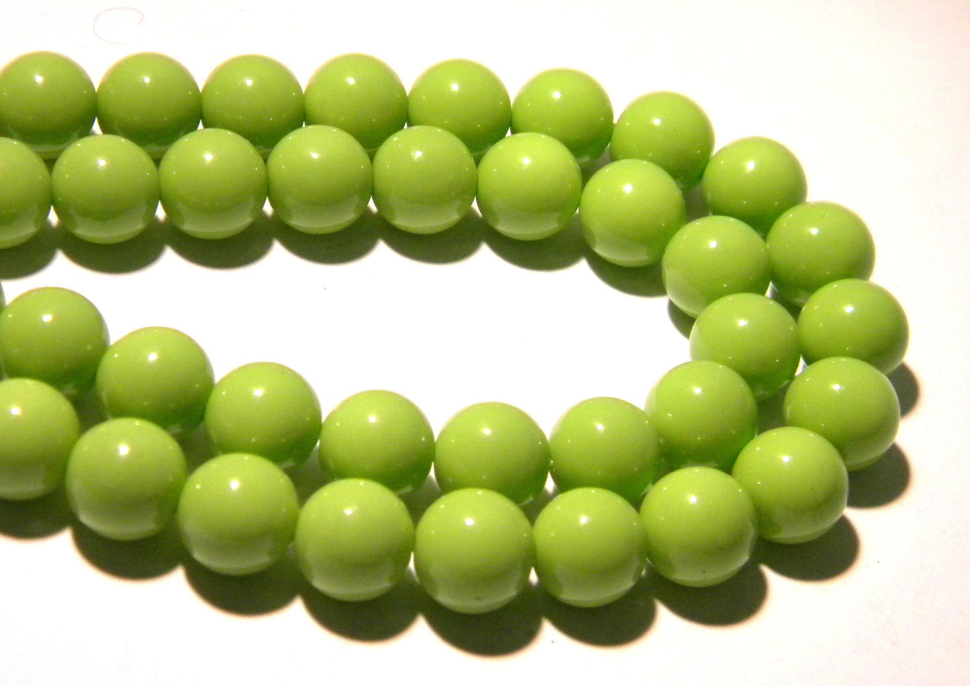smooth and shiny-green bright anise-K57-3 20 beads cooked glass-10 mm