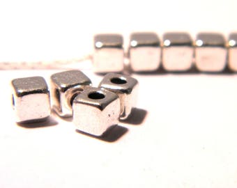 40 perle intercalaire entretoise-cube - metal argenté- 4 mm -K63