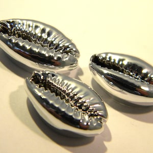 Shell pendant, silver cowrie, 5 galvanized shell, silver metal cowrie, jewel shell, cowrie shell 20 mm - silver Q249-2