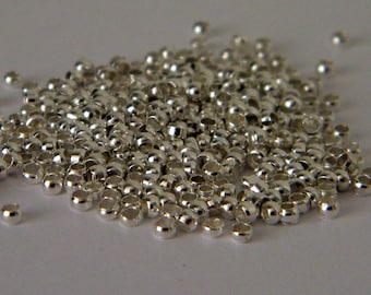 400 perles à écraser 2 mm argentée  forme baril (4 gr )