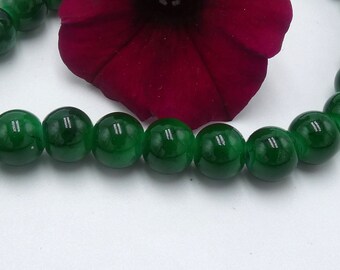 100 Perles en verre marbré-tréfilé- 8 mm - vert foncé légérement marbré de noir- Q297