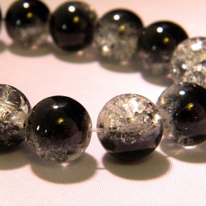 10 beads 12mm translucent crackled glass - black and white PE262 8