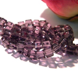 20 Perle di vetro - Cubo da 5,5 mm - Vetro elettrolitico - effetto iridescente - placcato AB - viola iridescente - H10-2